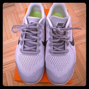 BRAND NEW Nike Free RN Size 6.5Y (Woman size 8)